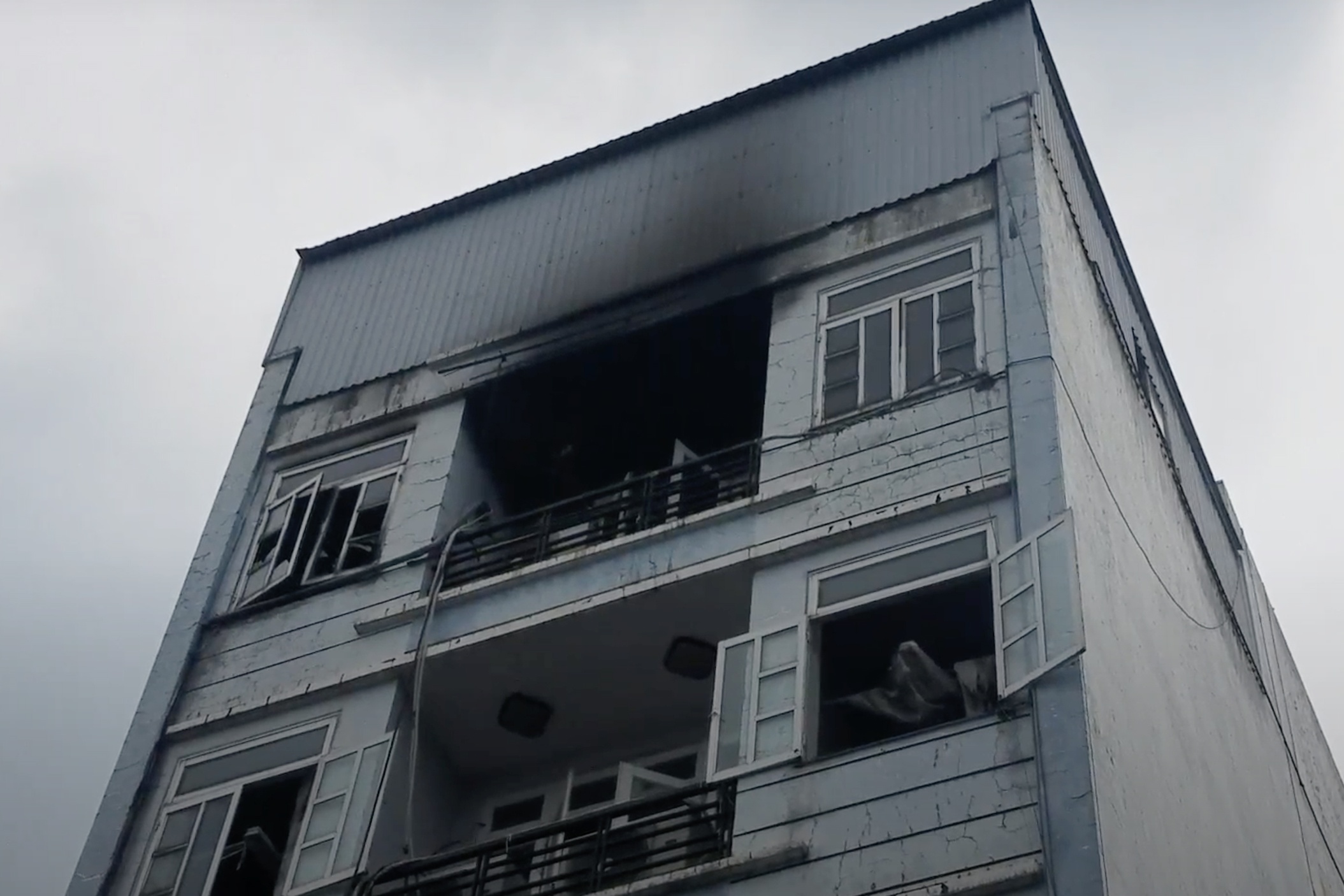 chay nha 4 tang anh 1