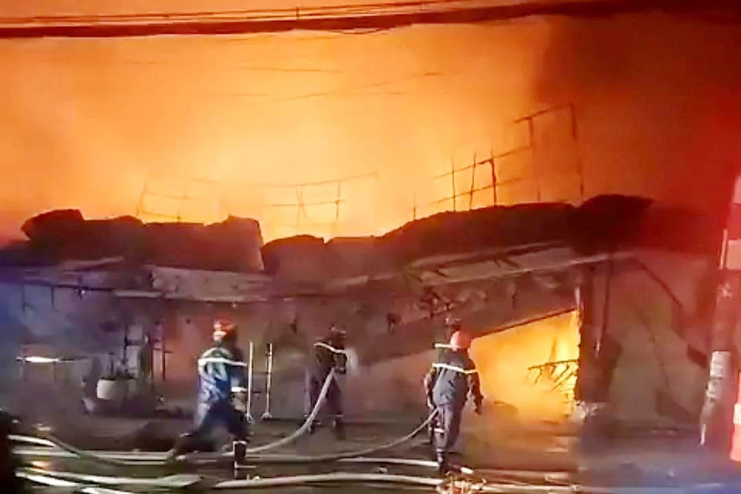 Bien lua bao trum cho dem o Binh Duong hinh anh