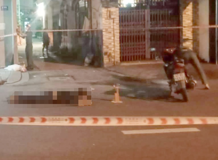 Nam thanh nien tu vong canh xe may o TP.HCM hinh anh