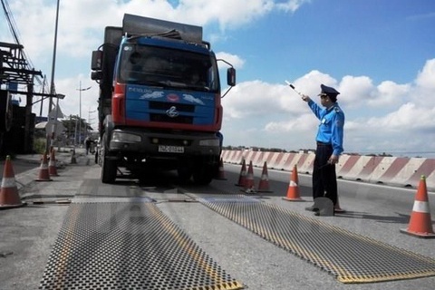 Xe tai coi noi thung bi tu choi dang kiem o TP.HCM hinh anh