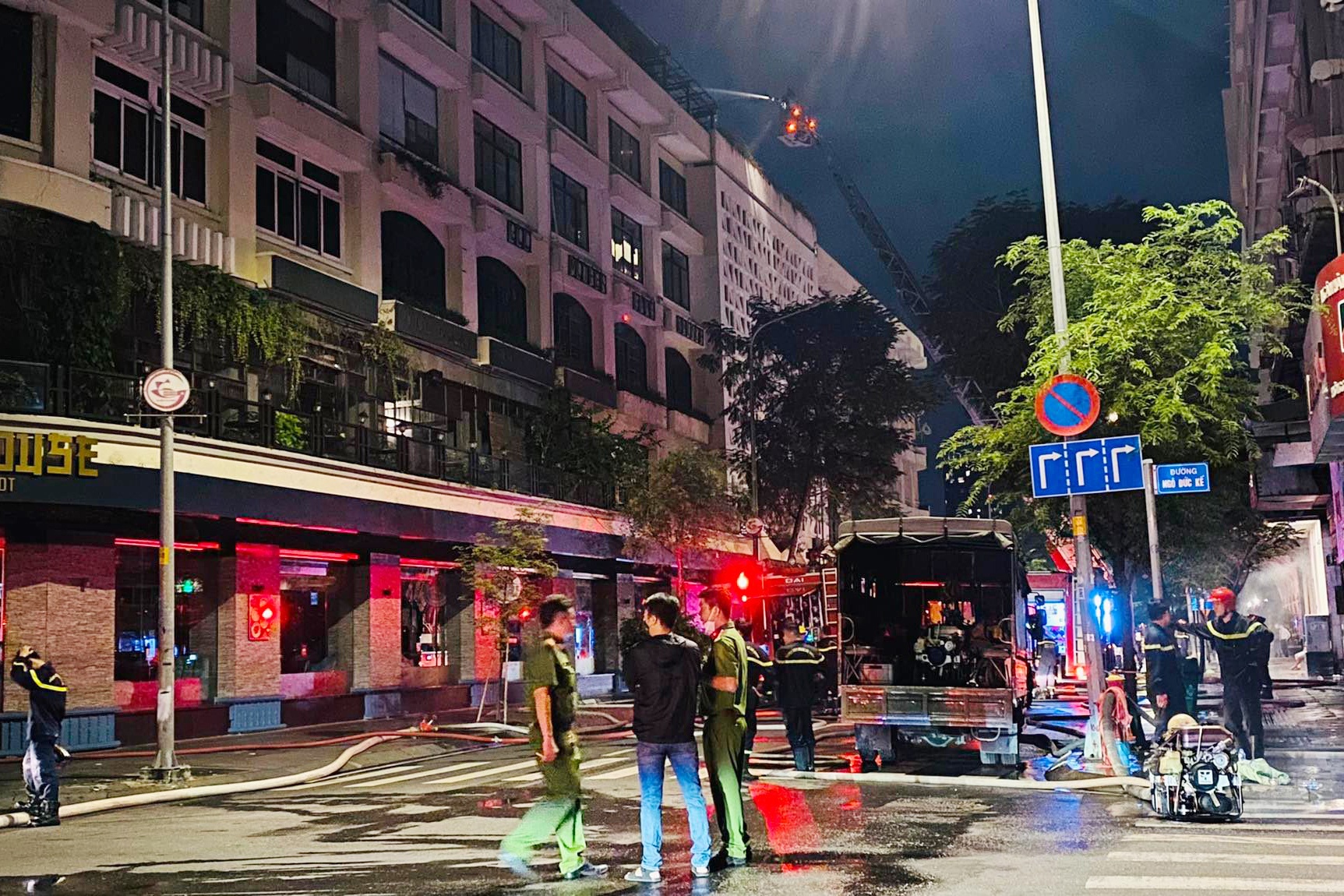 chay nha trung tam TP.HCM anh 2