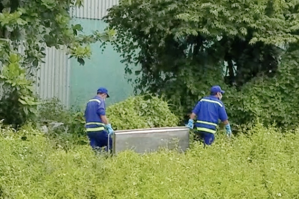 Tim than nhan nguoi dan ong tu vong trong khu cong nghiep o TP.HCM hinh anh