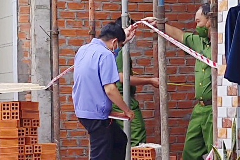 Nguoi phu nu ban hu tieu bi hang xom danh tu vong hinh anh