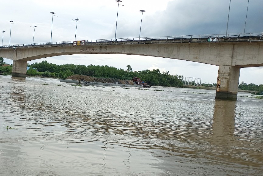 cau Kenh Nuoc Man anh 1