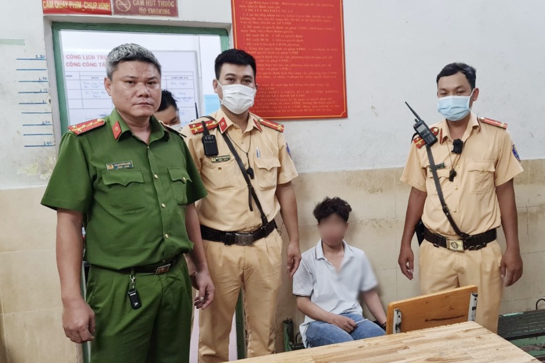 cuop dien thoai anh 1