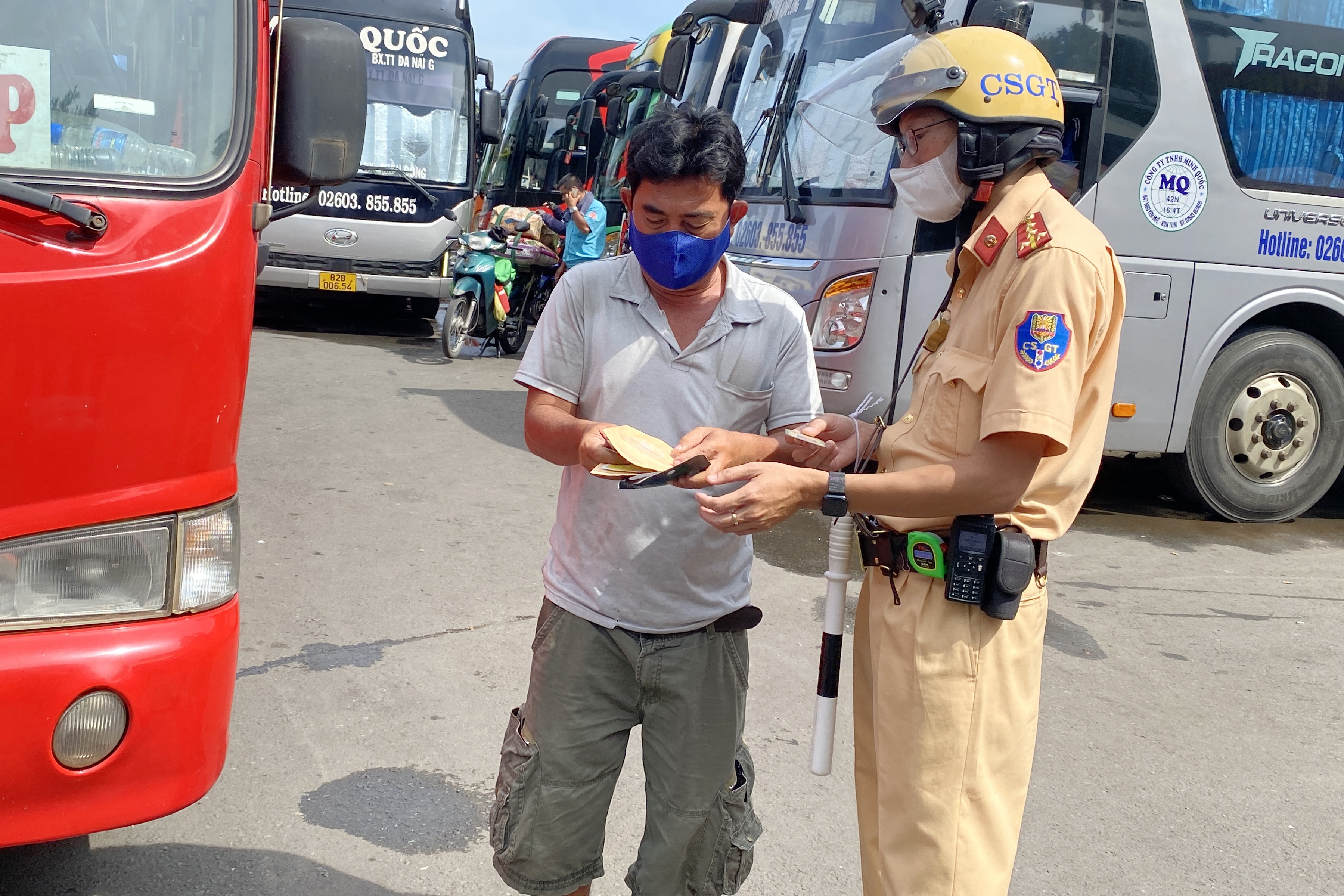 CSGT TP.HCM mo cao diem xu ly tai xe su dung ma tuy hinh anh