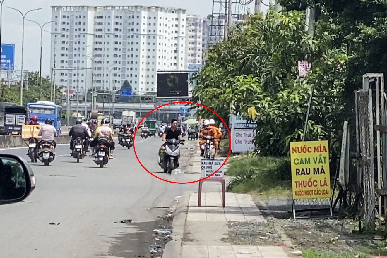 Chay xe nguoc chieu anh 2