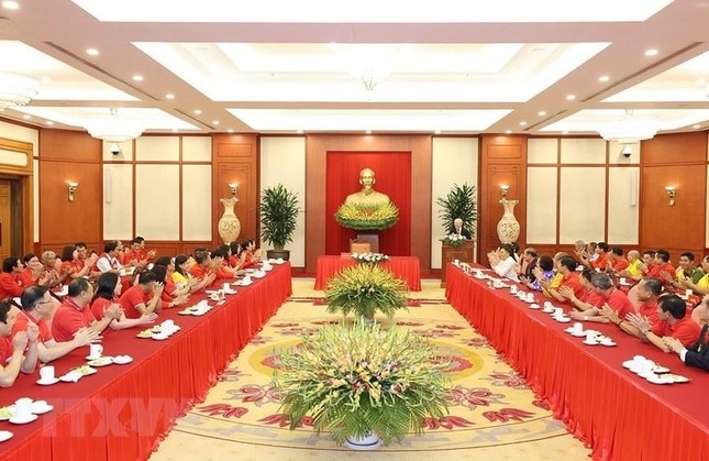 Tong bi thu gap mat anh 4