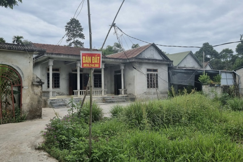 Cu ba 81 tuoi to bi mat dat sau khi den lan tay tai nha can bo tu phap hinh anh