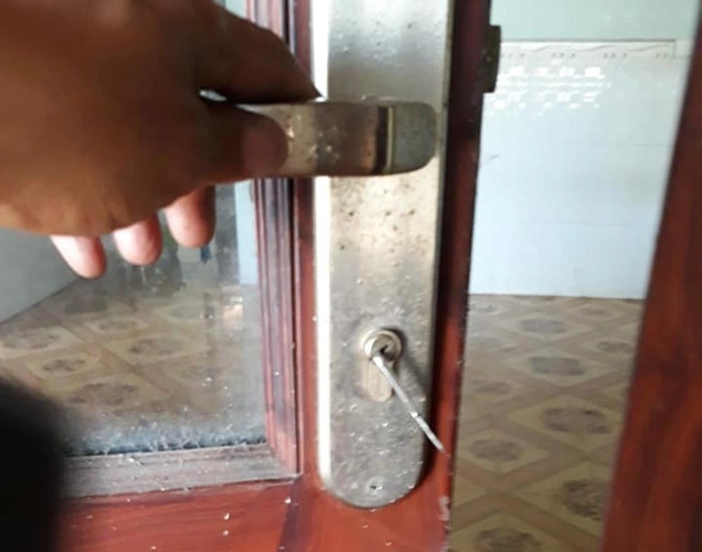 Lanh dao, can bo xa dong loat bo nhiem so, di du lich Da Nang hinh anh