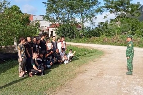 vuot bien trai phep anh 1