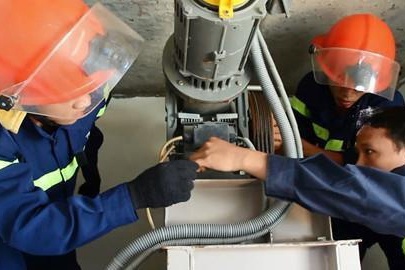 Cuu 9 nguoi ket thang may trong toa nha 4 tang o TP.HCM hinh anh