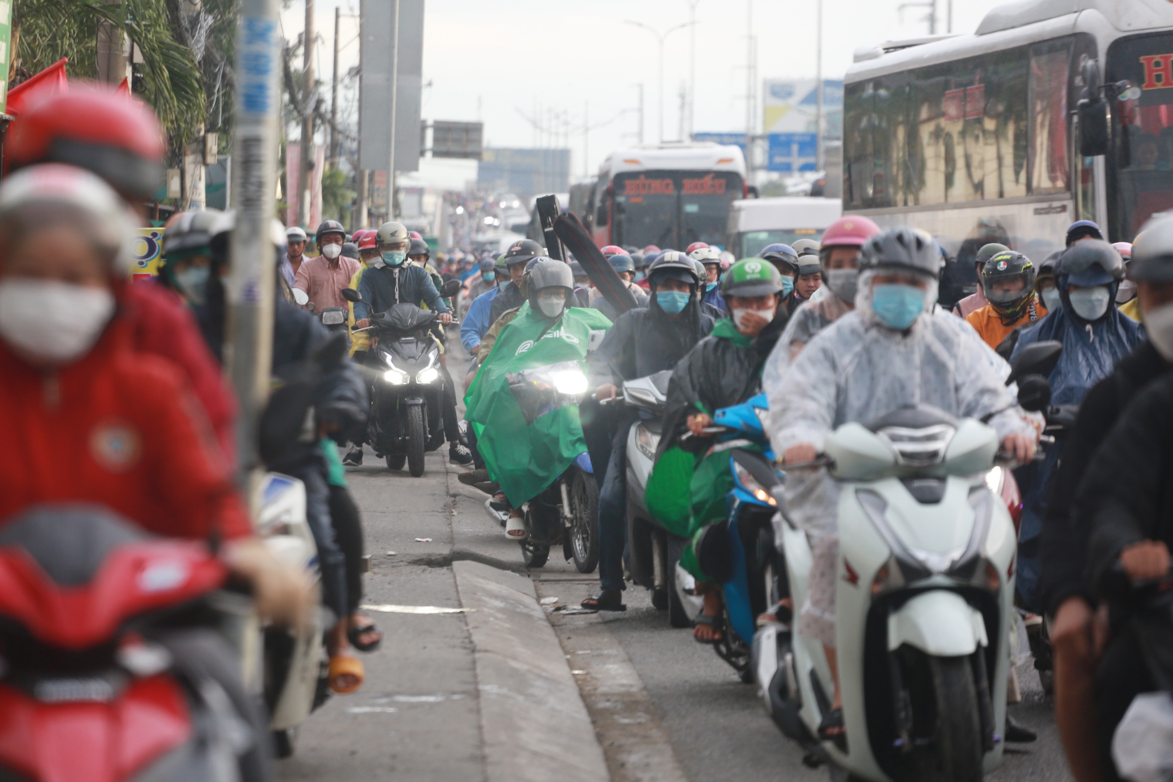 ket xe cua ngo TP.HCM anh 2