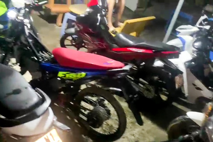 dua xe trai phep anh 1