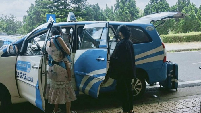 Vu bat taxi tinh cuoc tron goi: So GTVT Lam Dong ra van ban thay the hinh anh