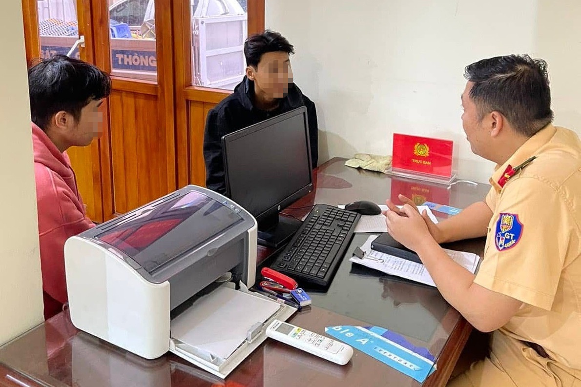 Xe may vao cao toc anh 1