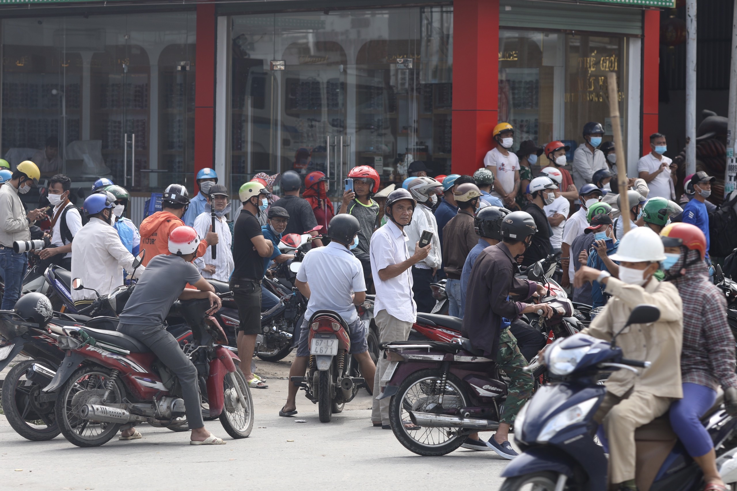 chay karaoke An Phu anh 4