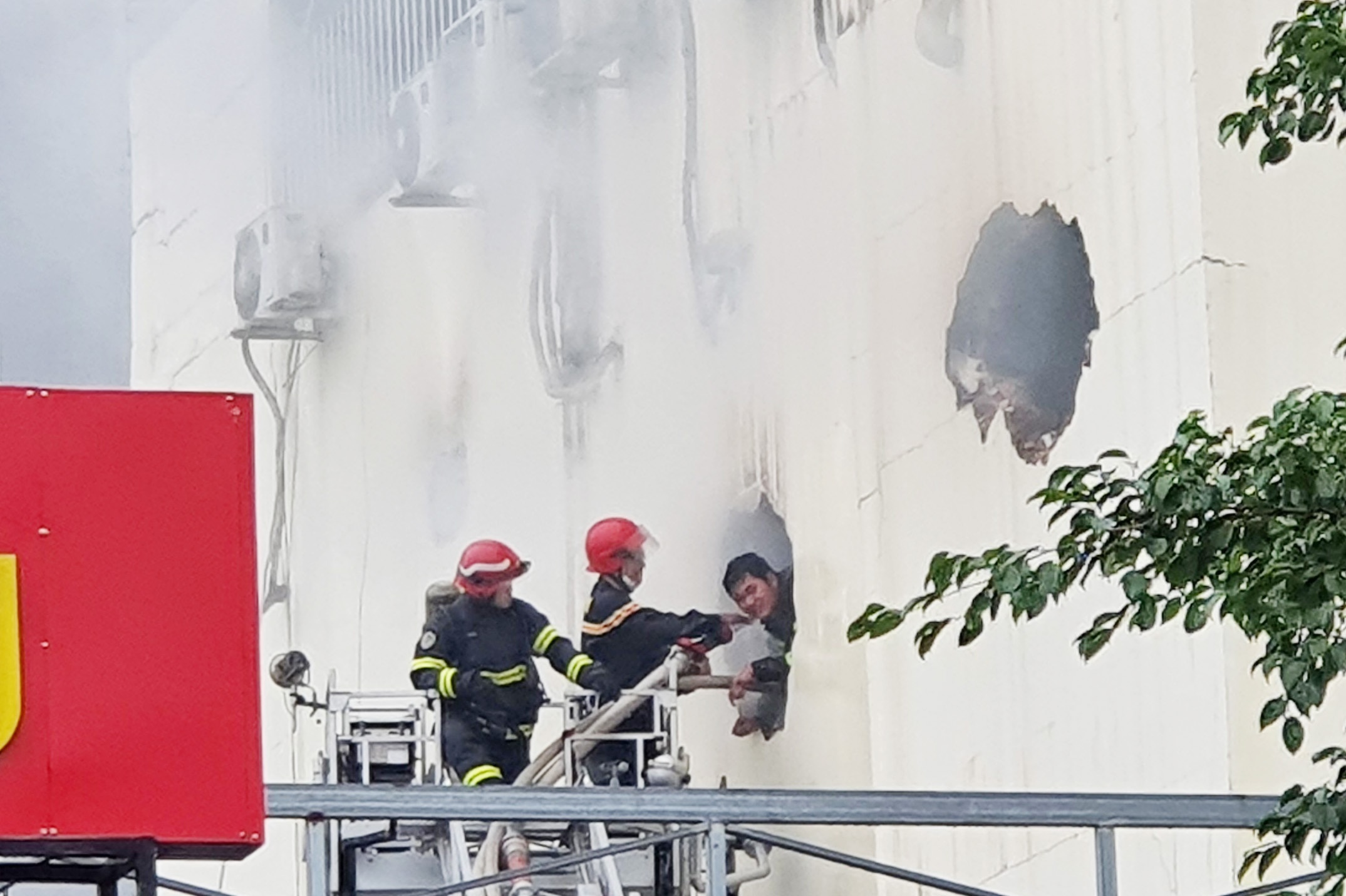 chay quan karaoke anh 2