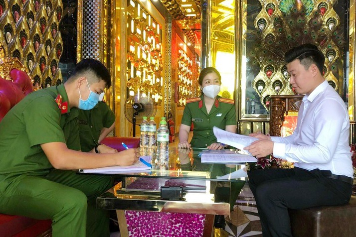 24 quan karaoke o Binh Duong vi pham phong chong chay no hinh anh