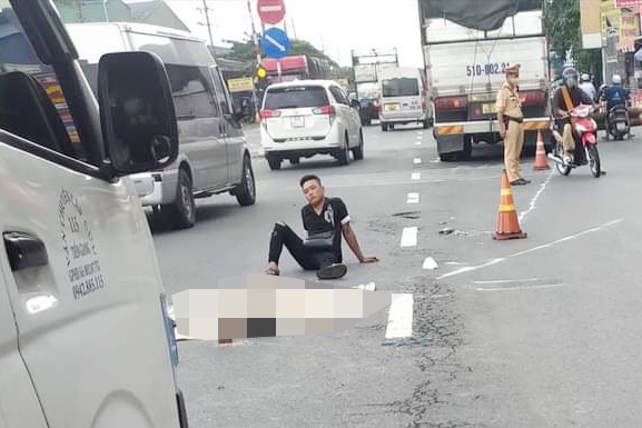 Nam thanh nien bi xe tai can tu vong tren quoc lo 1 hinh anh