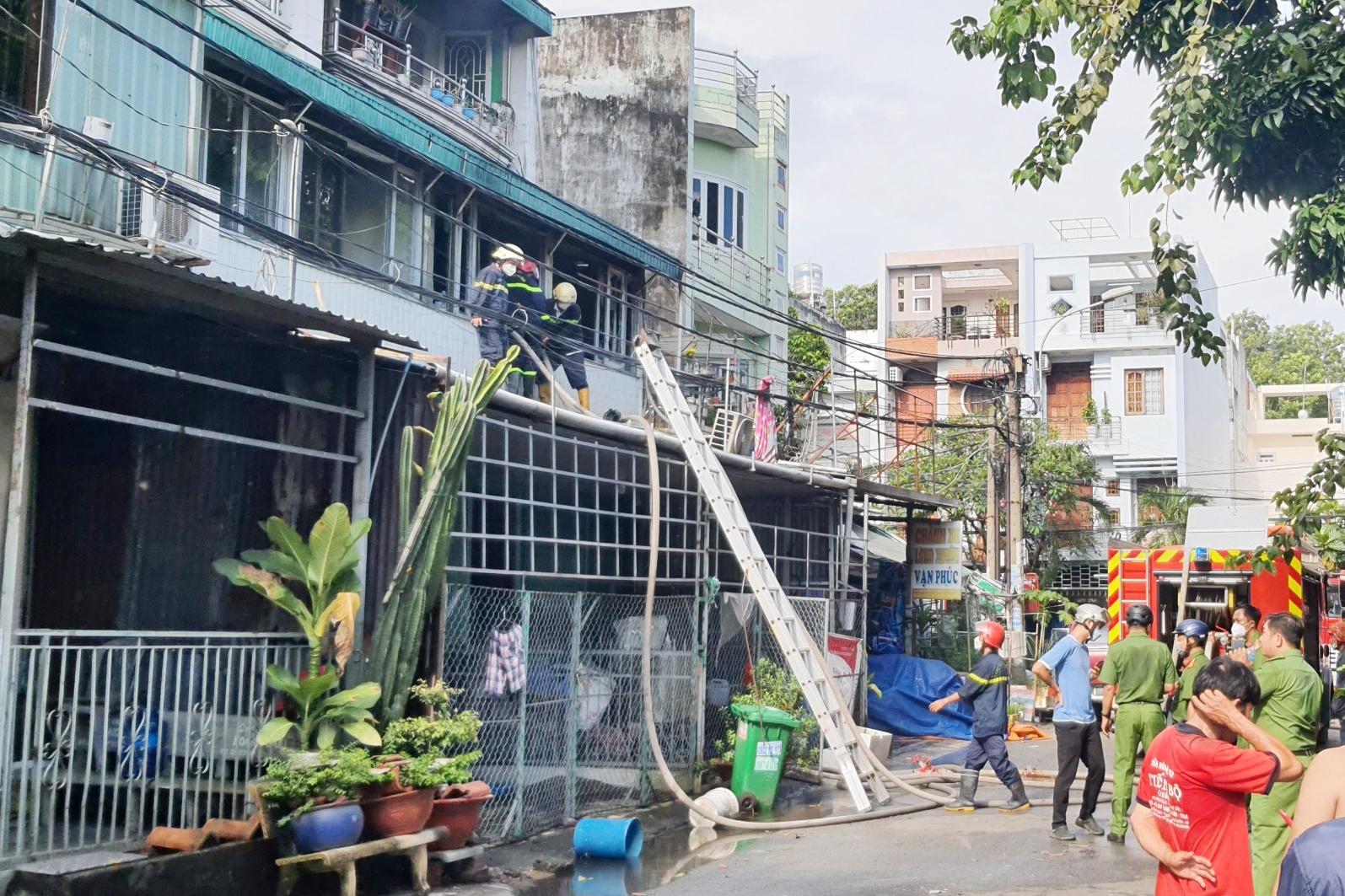 chay nha 3 tang anh 1