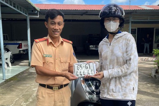 Mot phu nu o Can Tho bam duoc bien so xe 'ngu quy' 4 hinh anh