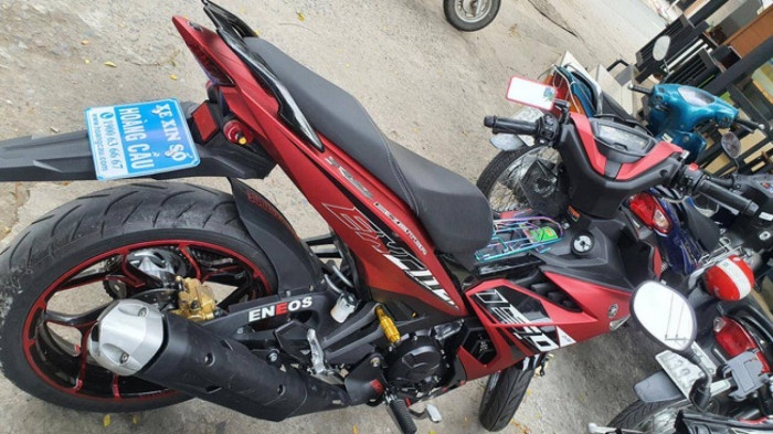 Dien bien moi vu can bo CSGT Tan Son Nhat bi to voi tien nguoi vi pham hinh anh