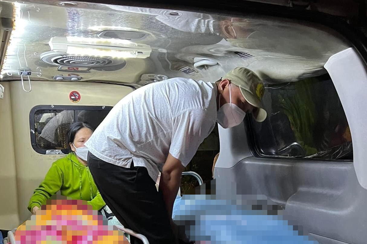 nu sinh duoi nuoc anh 1