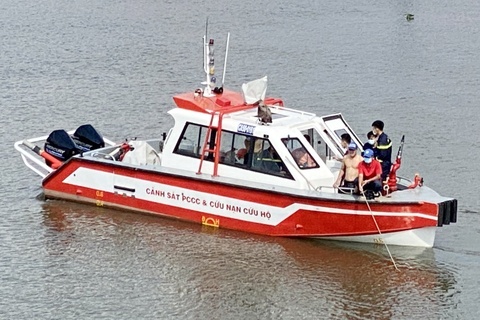 Tim thay thi the nguoi dan ong mat tich tren song Sai Gon hinh anh