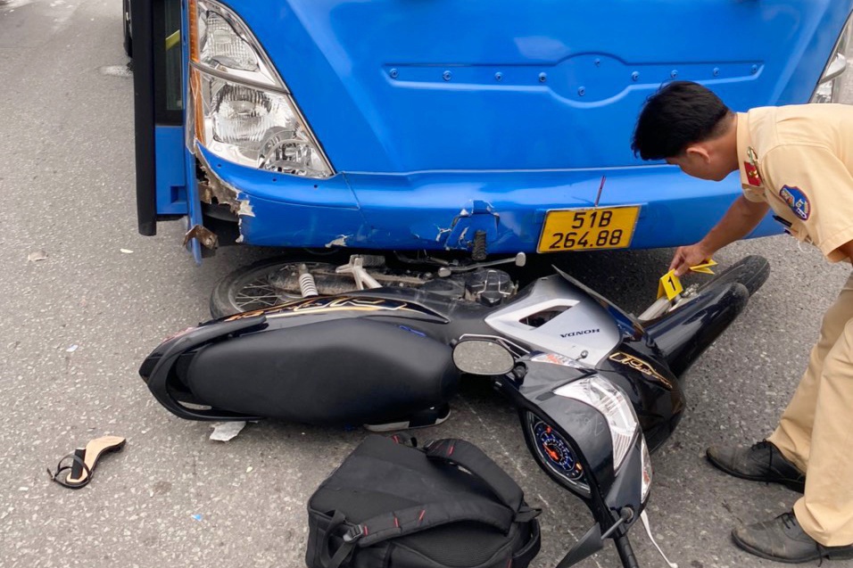 CSGT cuu nguoi anh 2