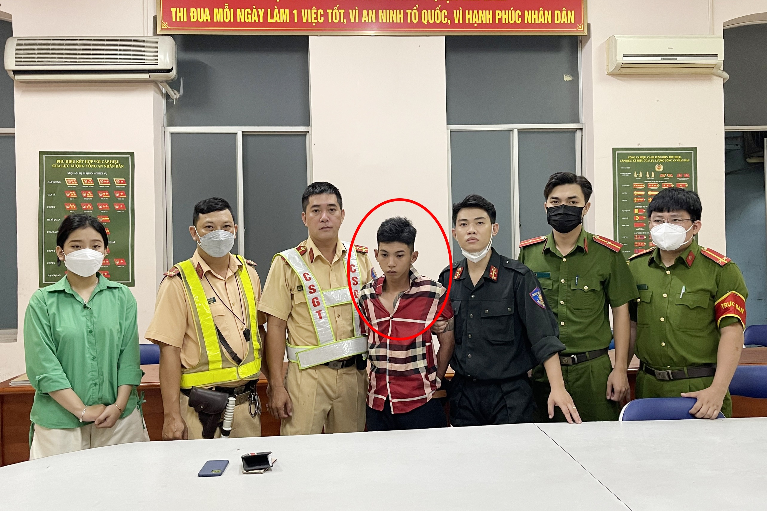CSGT bat cuop anh 1