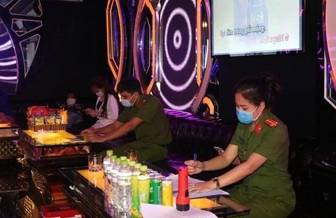 11 nguoi phe ma tuy trong quan karaoke o Long An hinh anh