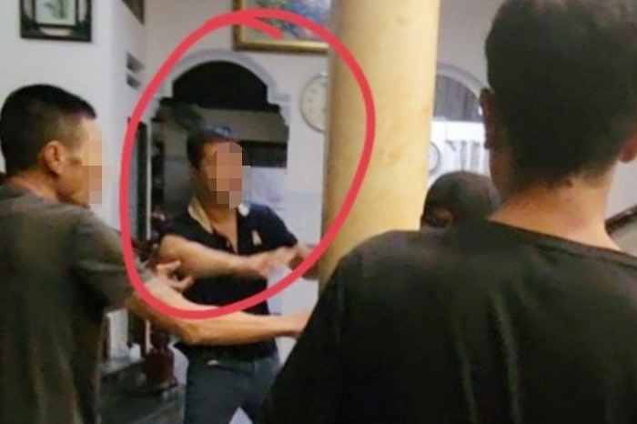 Mau thuan chuyen lam an, chu no bi danh trong thuong hinh anh