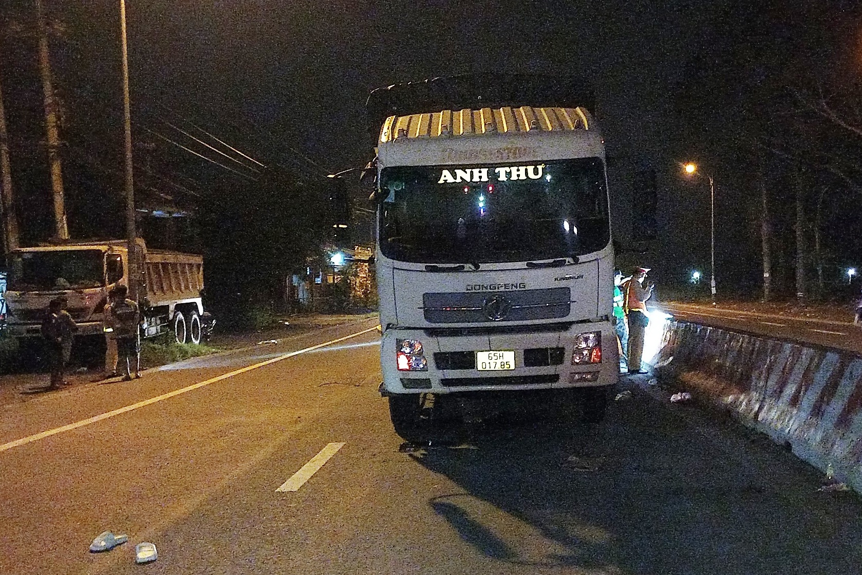 tong duoi xe tai anh 1