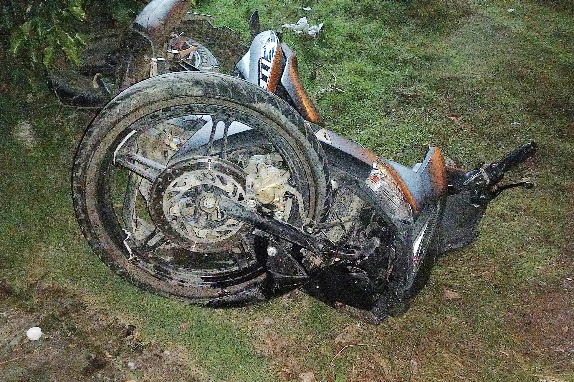 Tong vao xe tai dung tren quoc lo 1, nam thanh nien thiet mang hinh anh