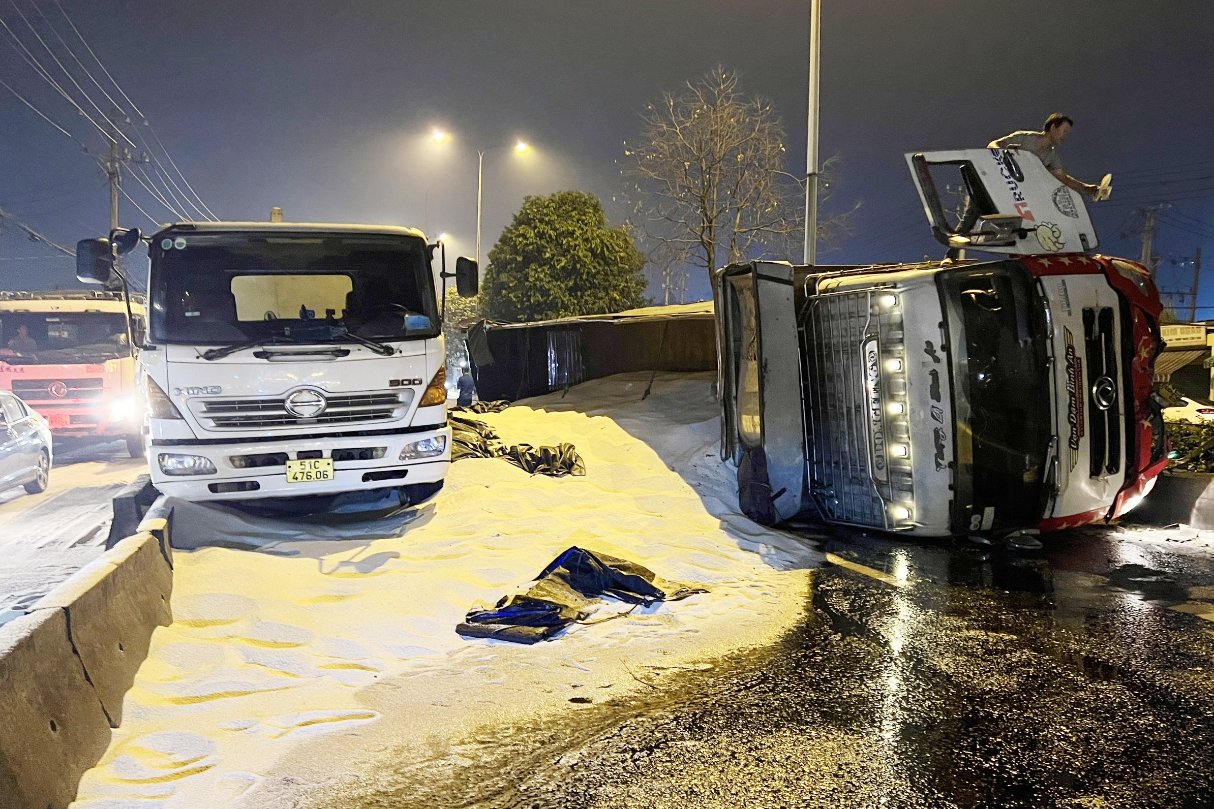 xe cho gao lat anh 1