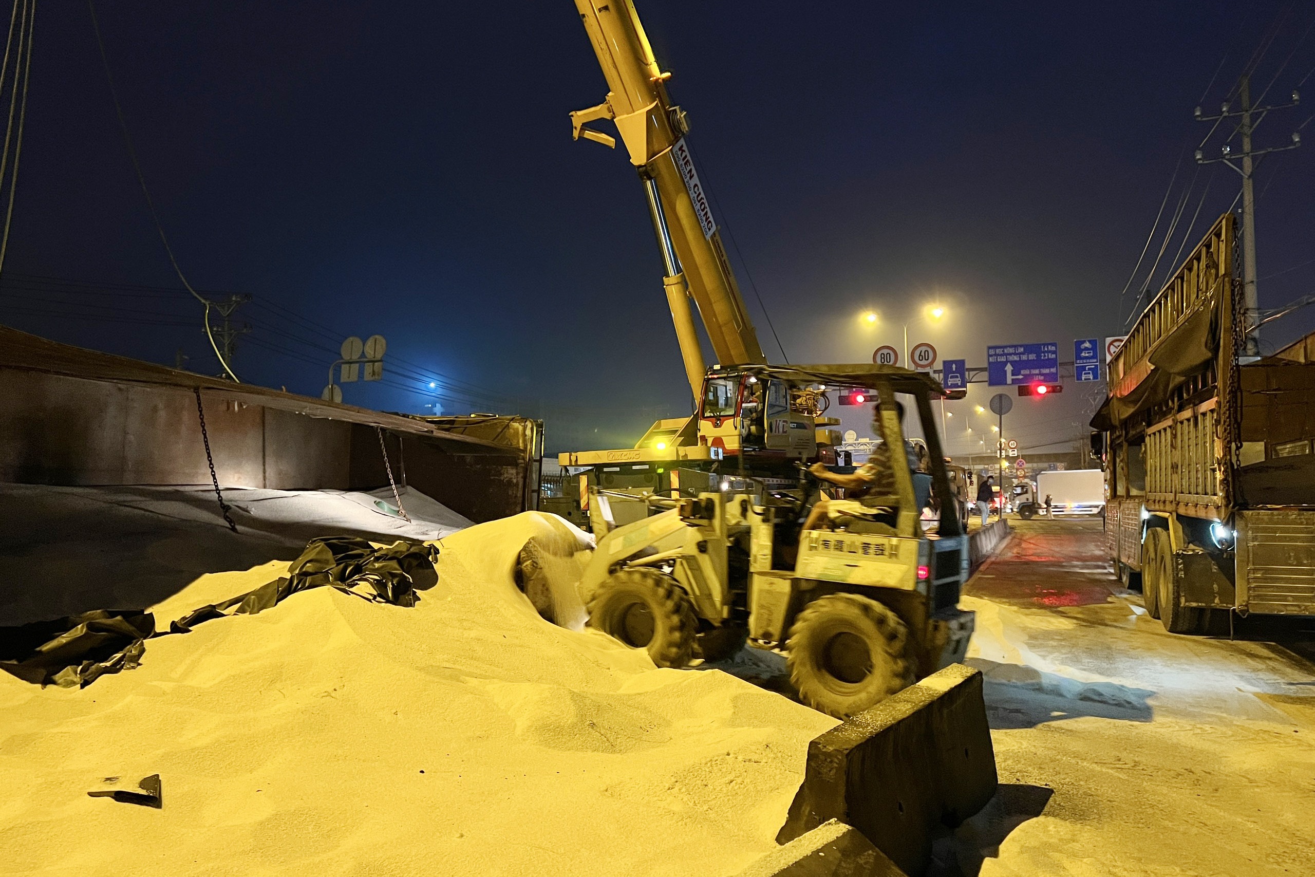 xe cho gao lat anh 2