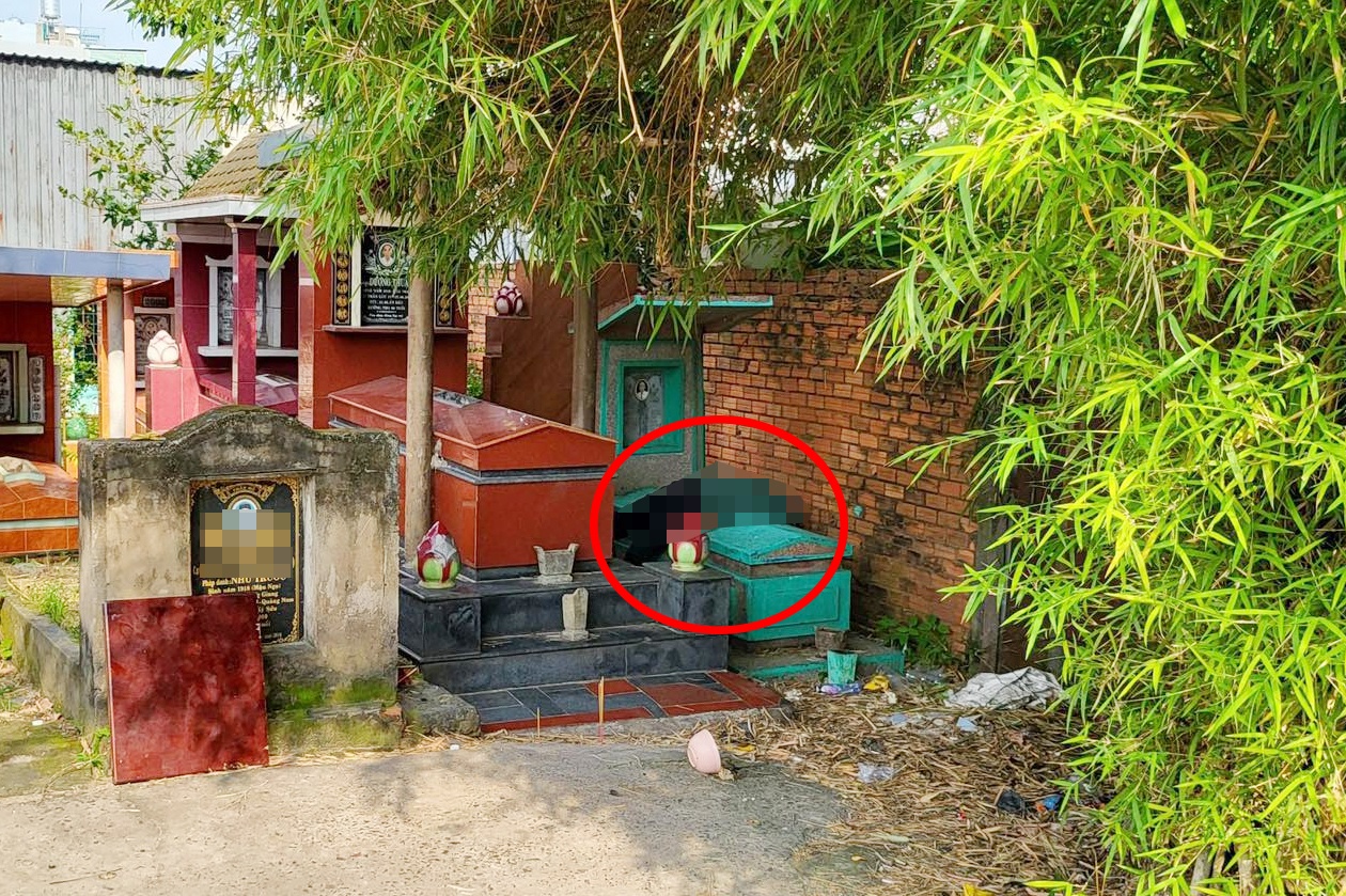 chet tren ngoi mo anh 1