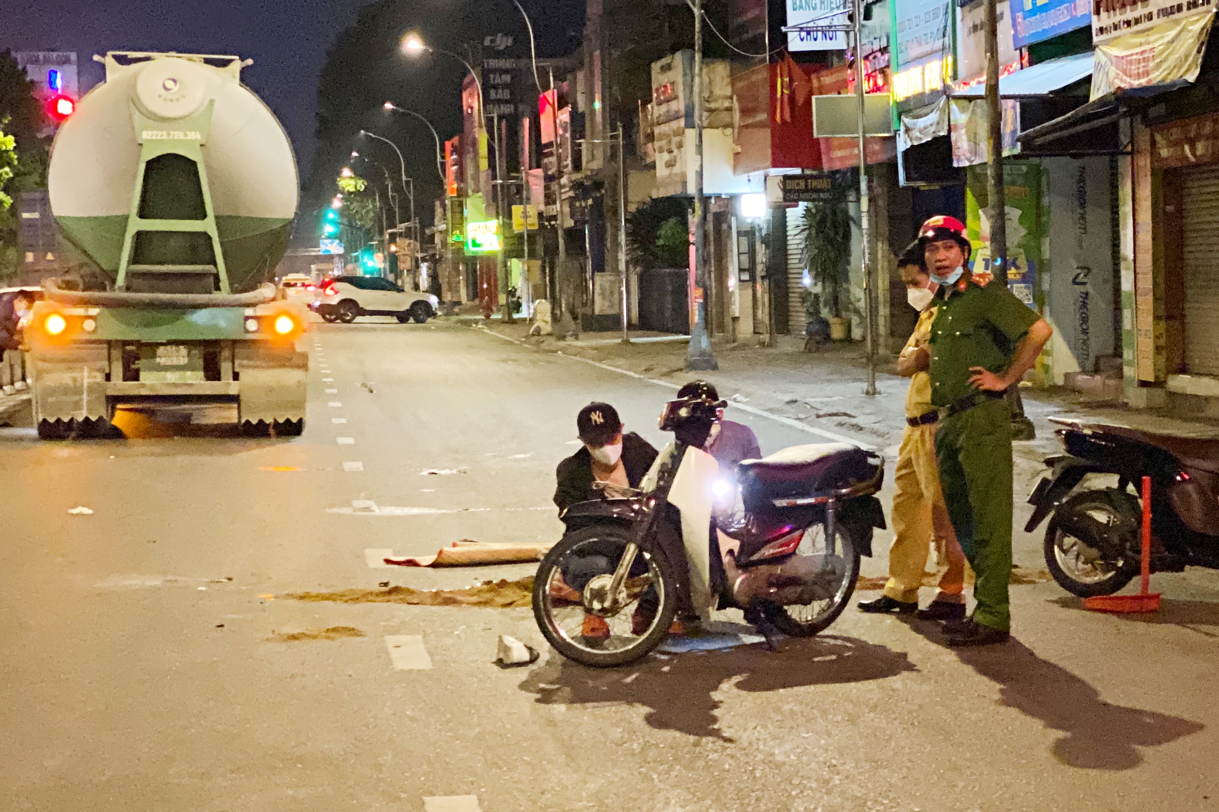 Nam sinh vien bi xe bon can tu vong o TP.HCM hinh anh