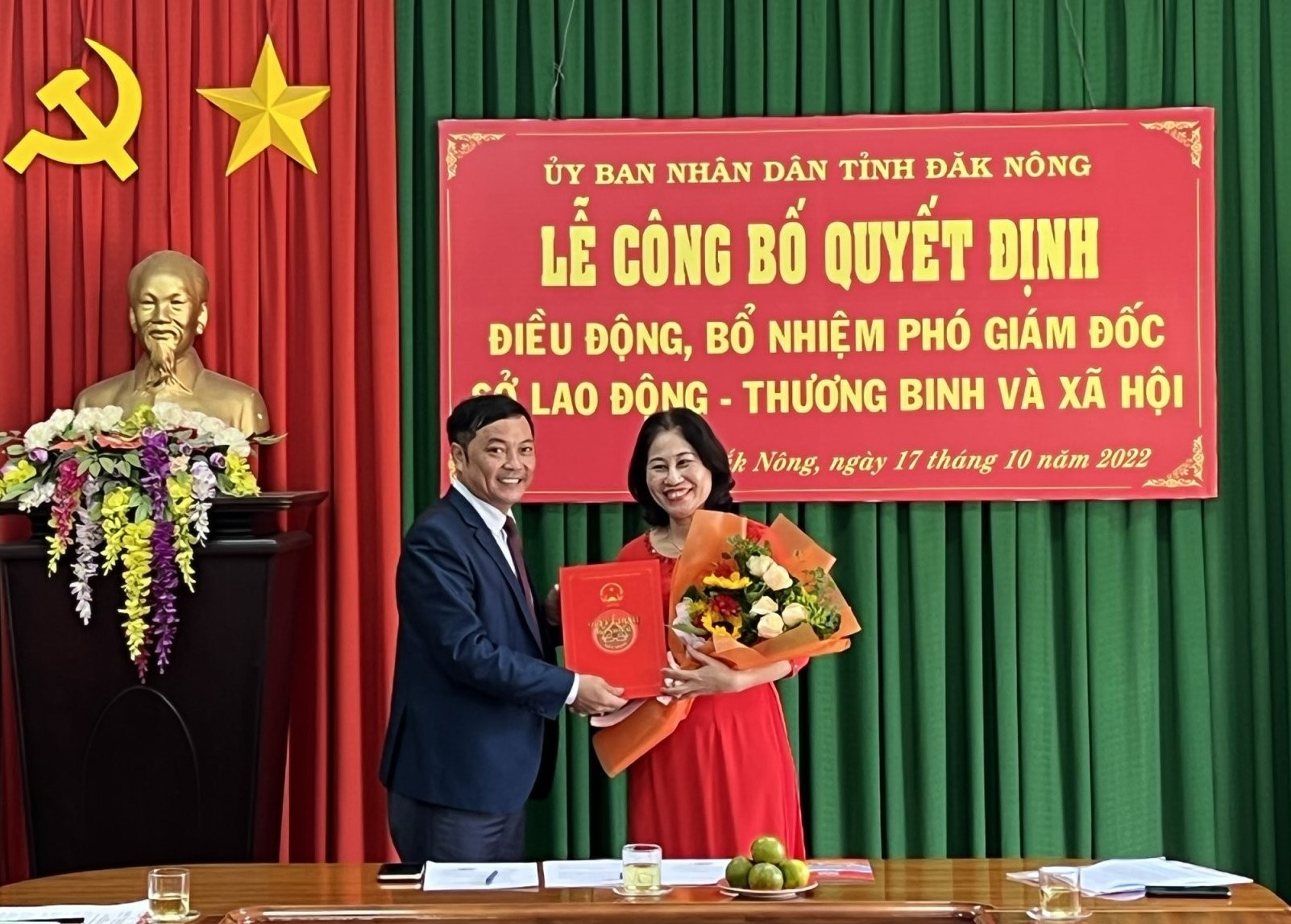 Pho giam doc so xin thoi viec ngay tai le cong bo bo nhiem hinh anh