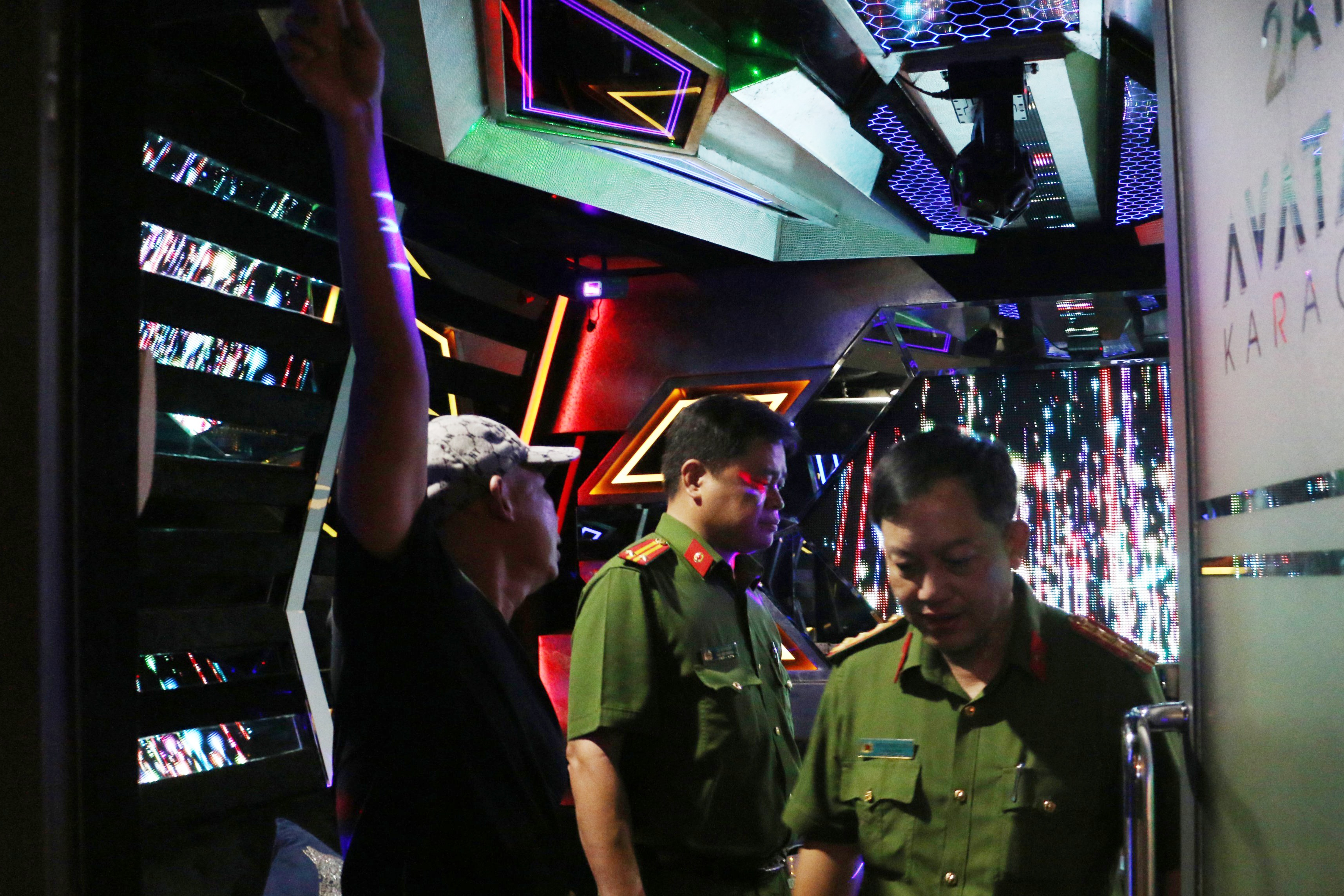 Cong an TP.HCM mo cao diem kiem tra PCCC co so kinh doanh hinh anh