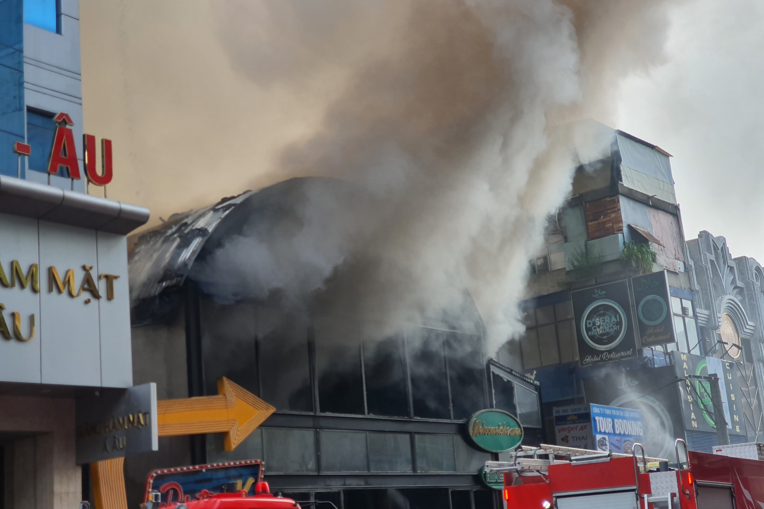 Tho han sua quan bar District K gay hoa hoan hinh anh