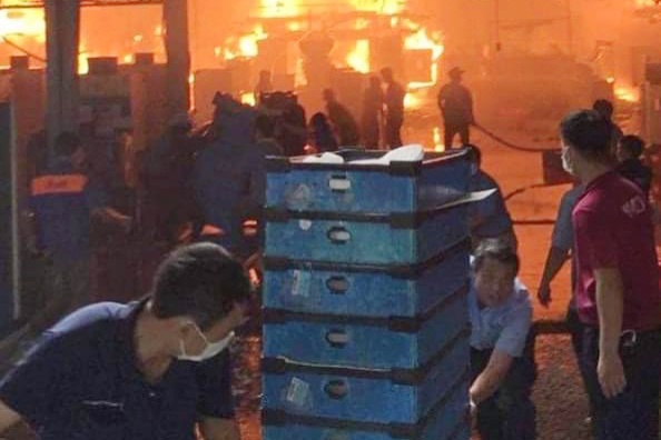 Chay cong ty o Dong Nai, cong nhan hoang loan thao chay hinh anh