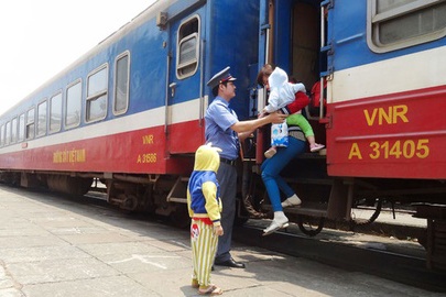 Sap ban ve tau Tet Quy Mao hinh anh