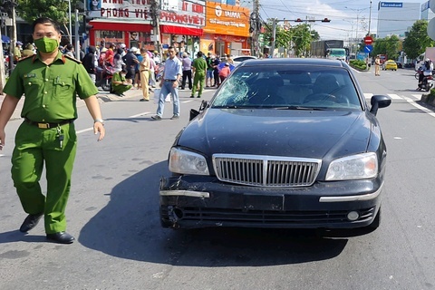 Tim nguoi than nan nhan di xe dap bi oto tong tu vong o TP.HCM hinh anh