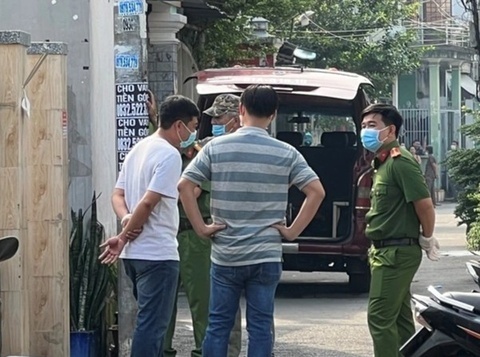 Nguoi dan ong len con co giat, tu vong tren via he o TP.HCM hinh anh