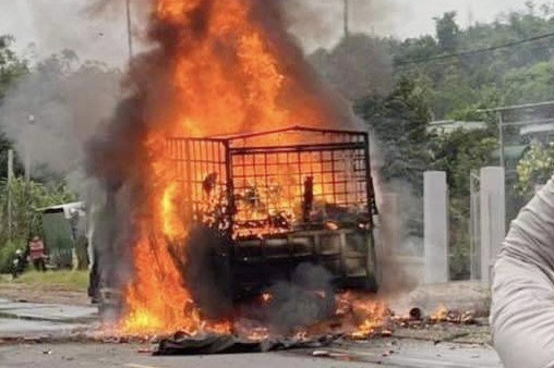 Xe tai cho do tu thien chay rui tren quoc lo 20 hinh anh