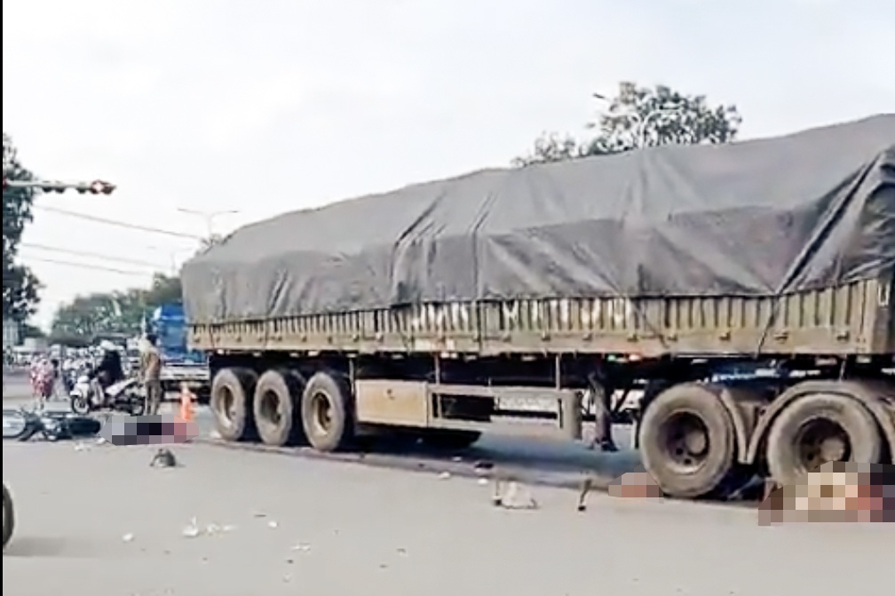 Tai xe tong chet 4 nguoi trong gia dinh 'chi quan sat mot ben guong' hinh anh