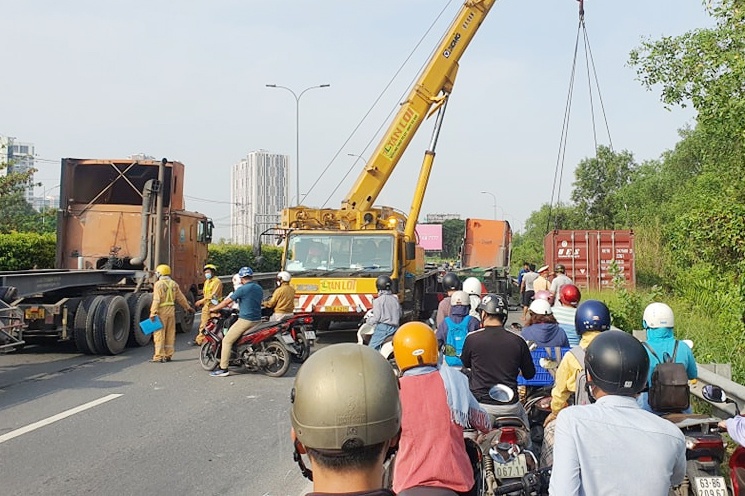 Hang nghin xe may ket cung tren cao toc TP.HCM - Long Thanh - Dau Giay hinh anh