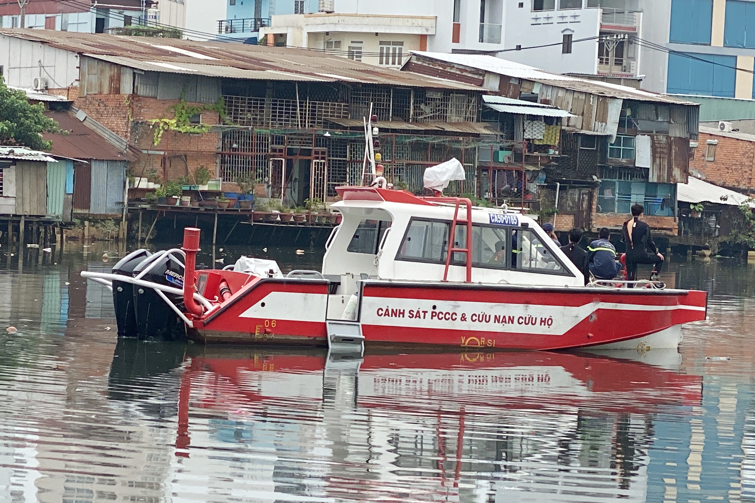 Nguoi phu nu o TP.HCM mat tich duoi kenh Doi hinh anh